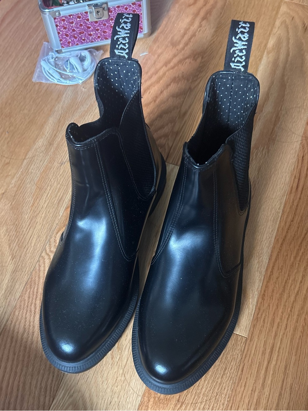 NEVER WORN DR MARTENS FLORA SMOOTH LEATHER CHELSEA BOOTS IN BLACK